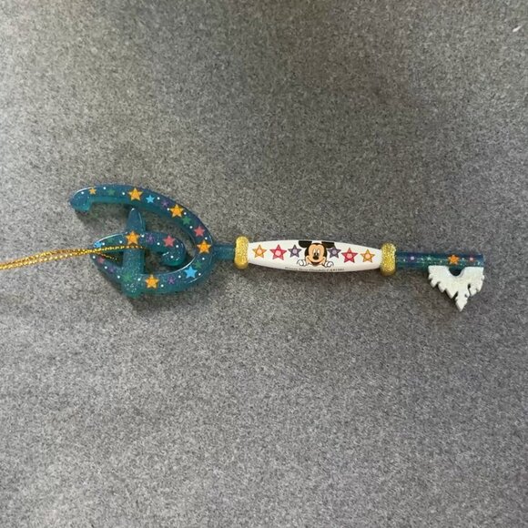 Special Edition- Disney, Collectable Key- 'From our family to yours' 2020 - Picture 1 of 4